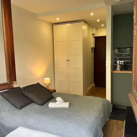 Studio Buttes Chaumont Refait A Neuf Paris Exterior photo