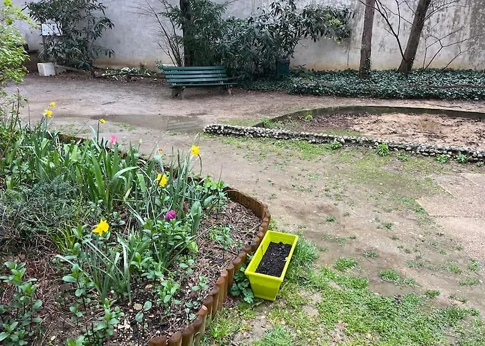 Studio Buttes Chaumont Refait A Neuf